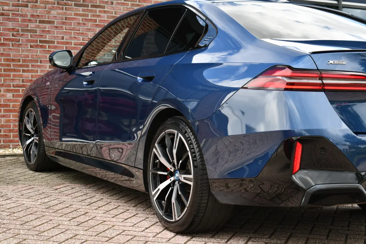 550e xDrive M-Sport Pro B&W Trekh Prof-onderstel 20inch
