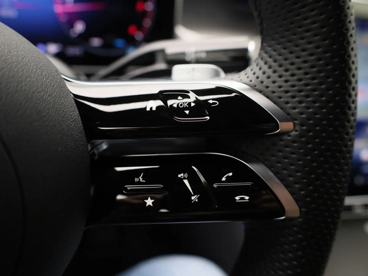 300 D AMG 4MATIC 269 pk | Trekhaak | Navigatie | Camera | Elec stoelverstelling |