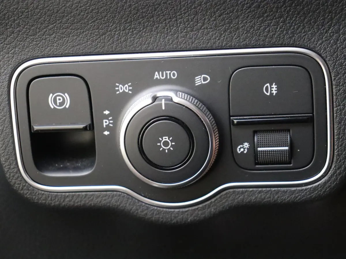 250 e Star Edition Luxury Line / Panoramadak/ Rijassistentiepakket/ Night/ El. Trekhaak