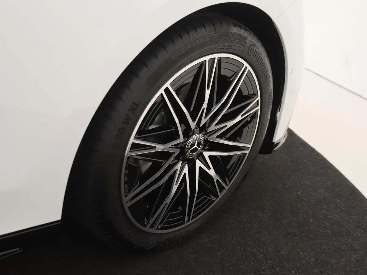400 4MATIC Launch Edition 94 kWh Dakverlichting - Rijassistentiepakket Plus - Nightpakket - Sportstoelen - Trekhaak