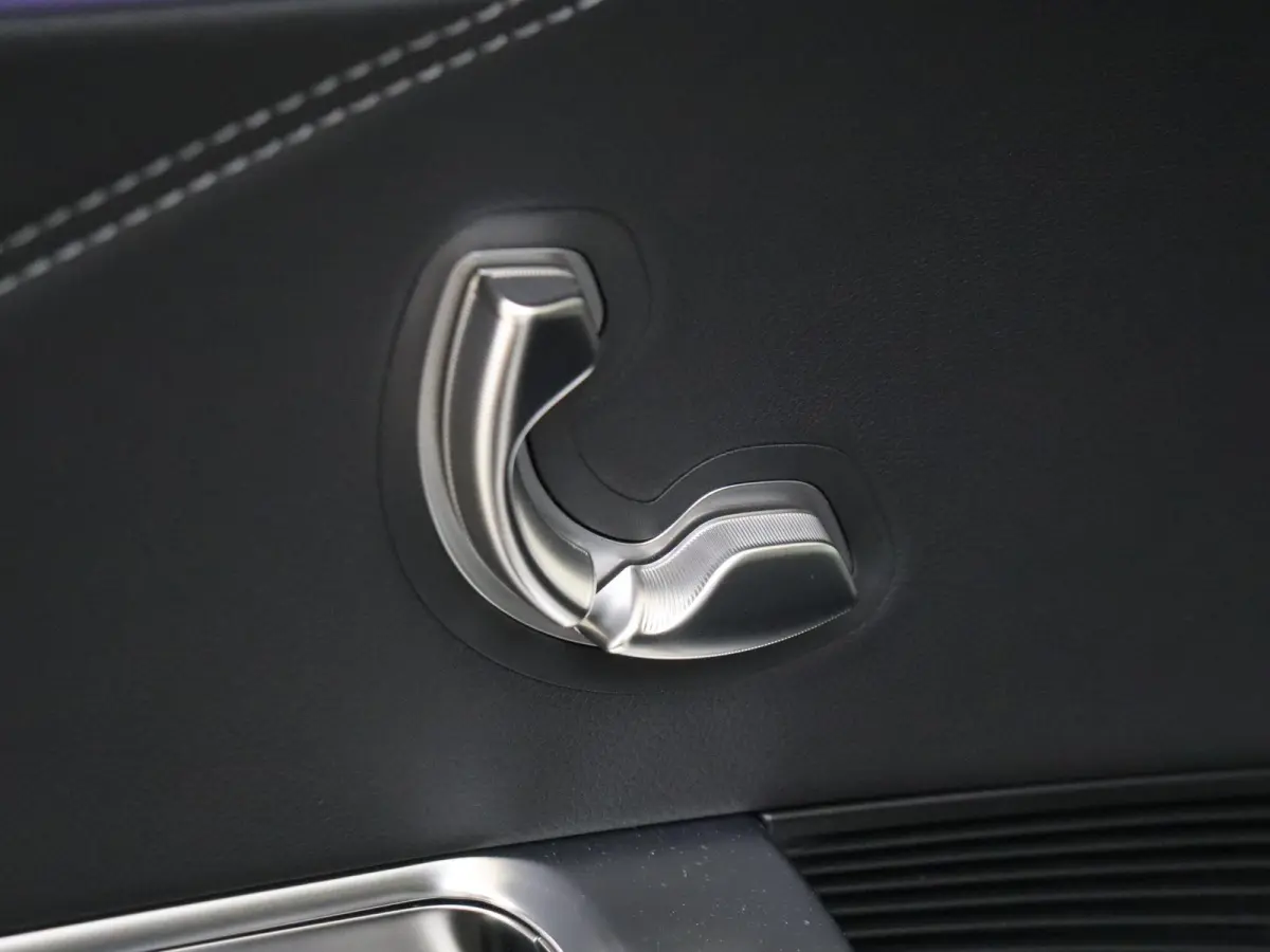 400 4MATIC Launch Edition 94 kWh Dakverlichting - Rijassistentiepakket Plus - Nightpakket - Sportstoelen - Trekhaak