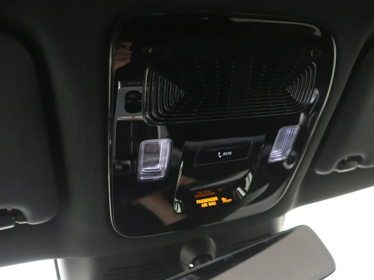 400 4MATIC Launch Edition 94 kWh Dakverlichting - Rijassistentiepakket Plus - Nightpakket - Sportstoelen - Trekhaak