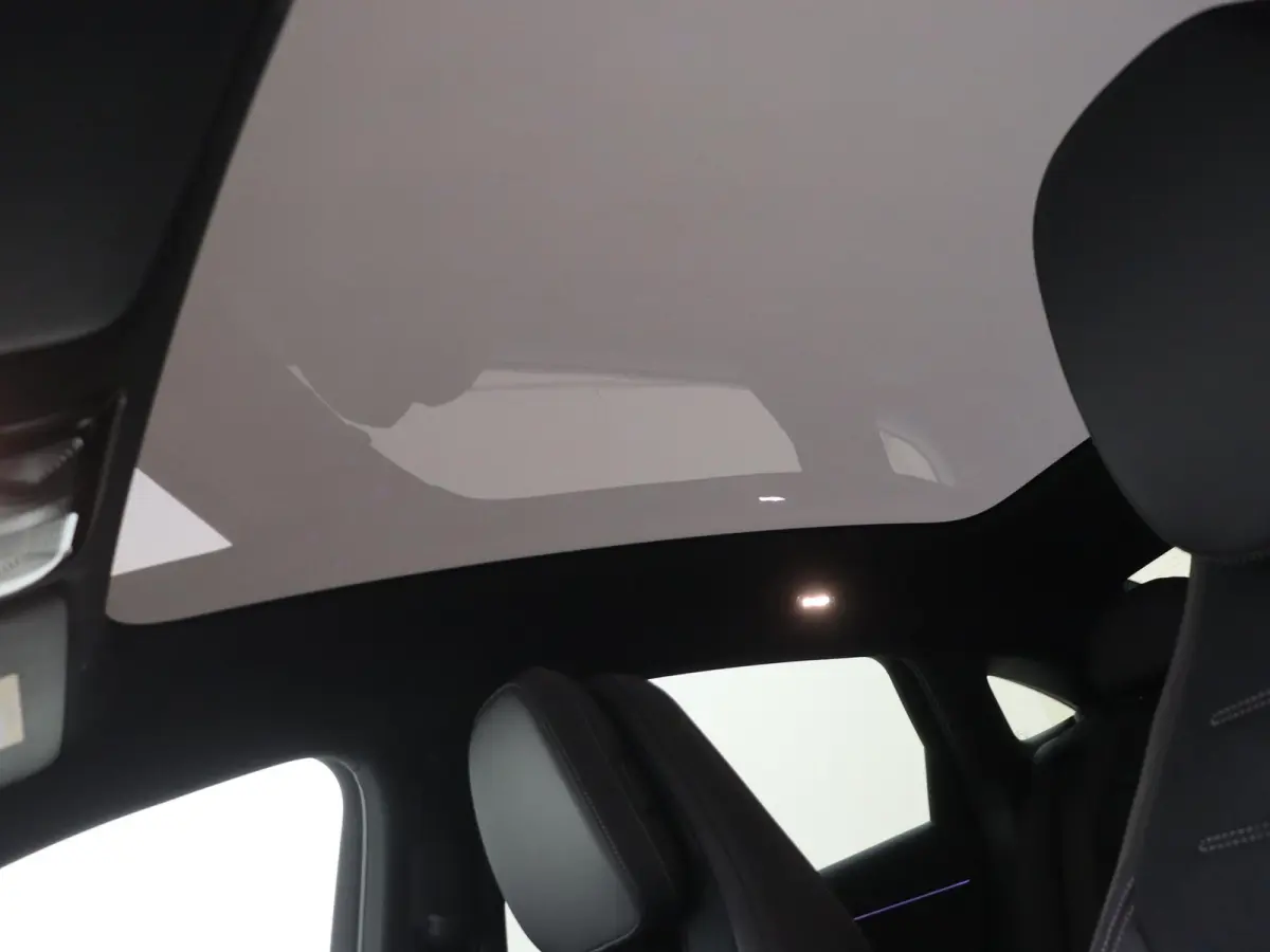 400 4MATIC Launch Edition 94 kWh Dakverlichting - Rijassistentiepakket Plus - Nightpakket - Sportstoelen - Trekhaak