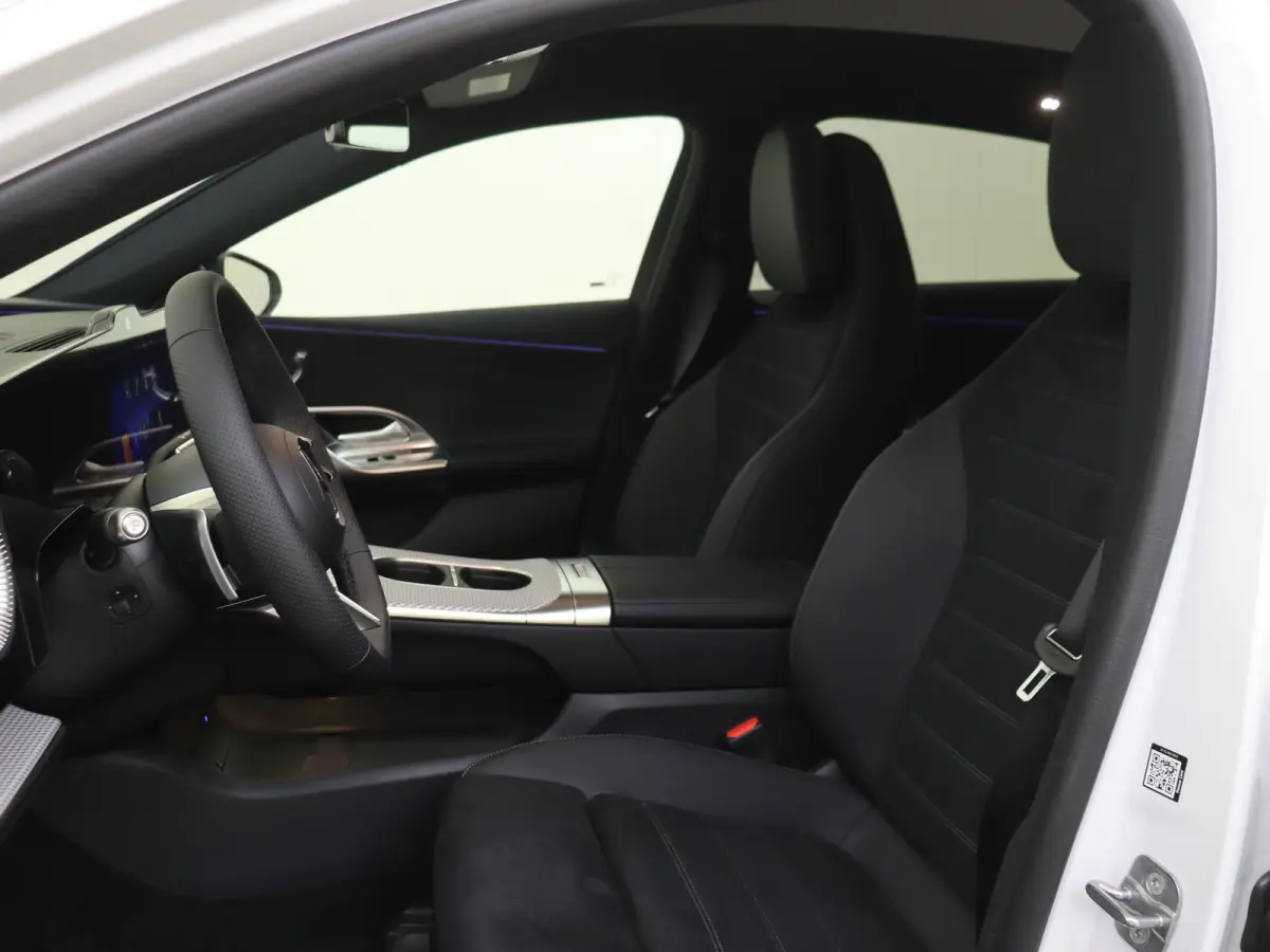 400 4MATIC Launch Edition 94 kWh Dakverlichting - Rijassistentiepakket Plus - Nightpakket - Sportstoelen - Trekhaak