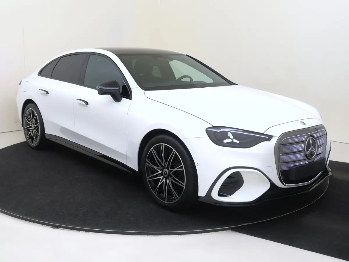 400 4MATIC Launch Edition 94 kWh Dakverlichting - Rijassistentiepakket Plus - Nightpakket - Sportstoelen - Trekhaak