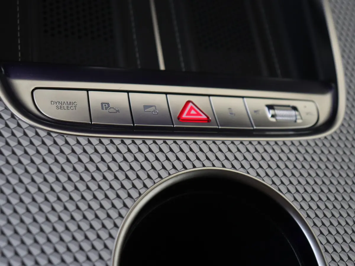 400 4MATIC Launch Edition 94 kWh Dakverlichting - Rijassistentiepakket Plus - Nightpakket - Sportstoelen - Trekhaak