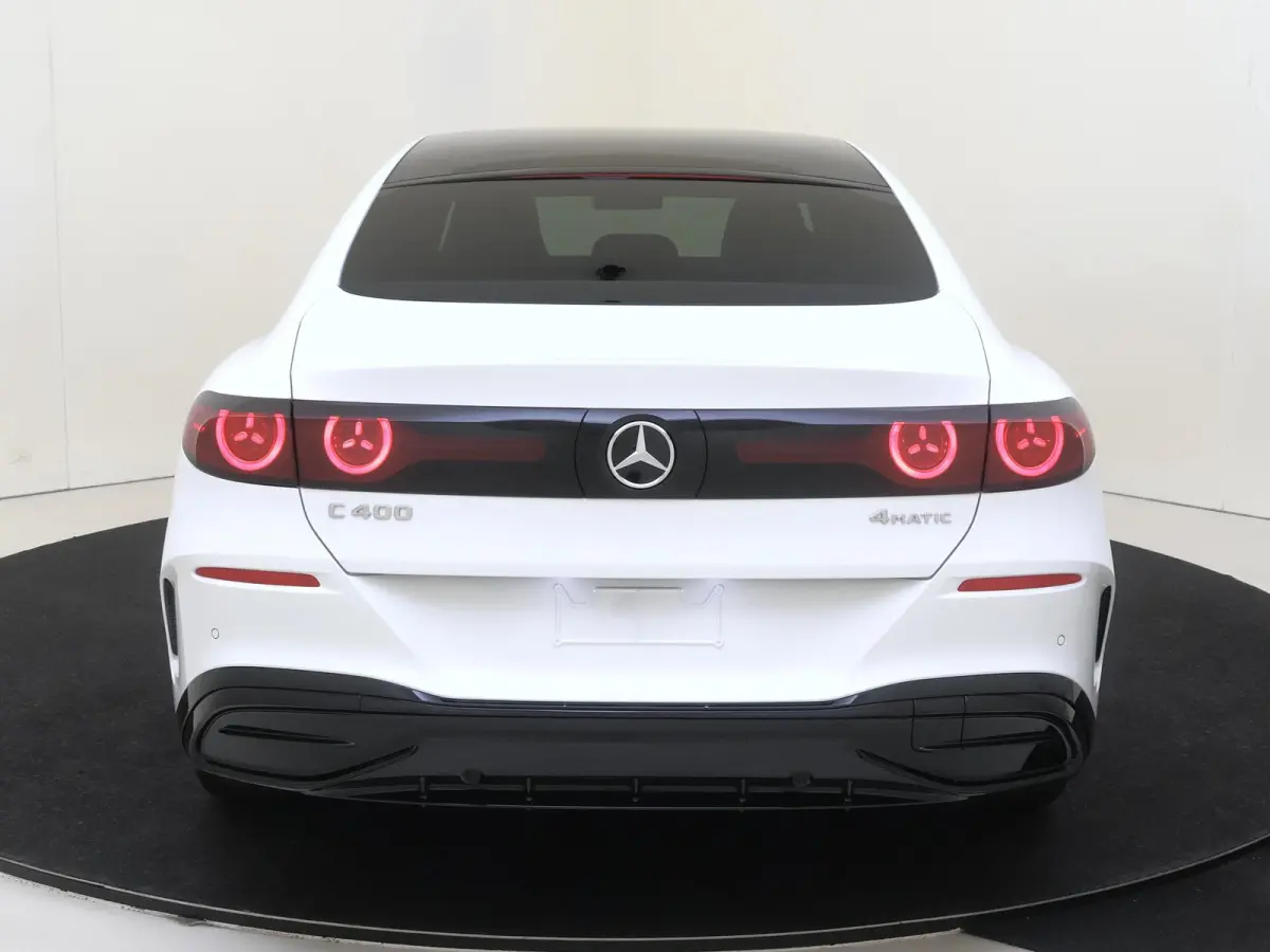 400 4MATIC Launch Edition 94 kWh Dakverlichting - Rijassistentiepakket Plus - Nightpakket - Sportstoelen - Trekhaak