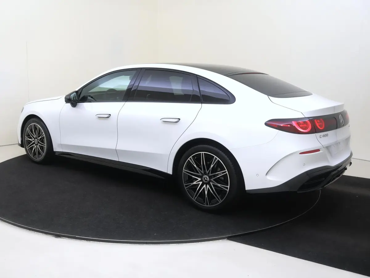 400 4MATIC Launch Edition 94 kWh Dakverlichting - Rijassistentiepakket Plus - Nightpakket - Sportstoelen - Trekhaak