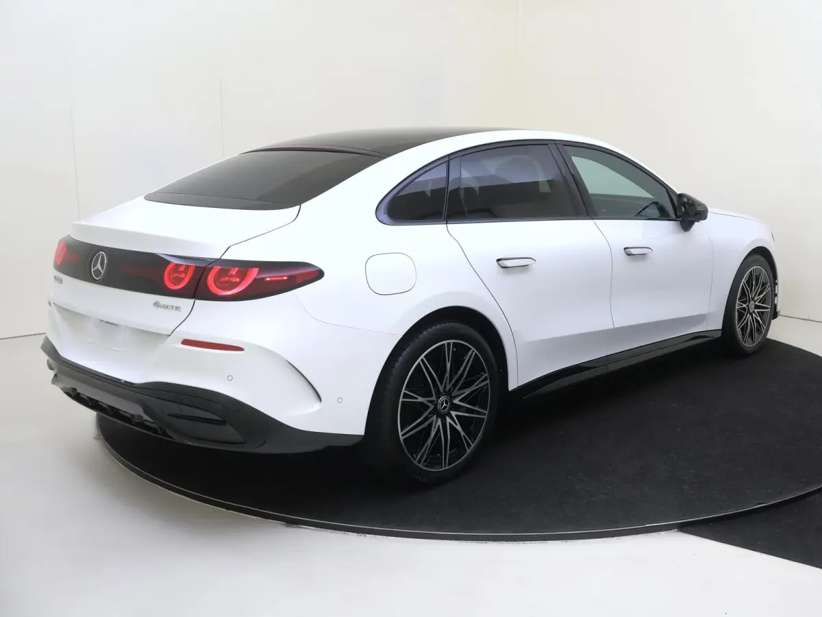 400 4MATIC Launch Edition 94 kWh Dakverlichting - Rijassistentiepakket Plus - Nightpakket - Sportstoelen - Trekhaak