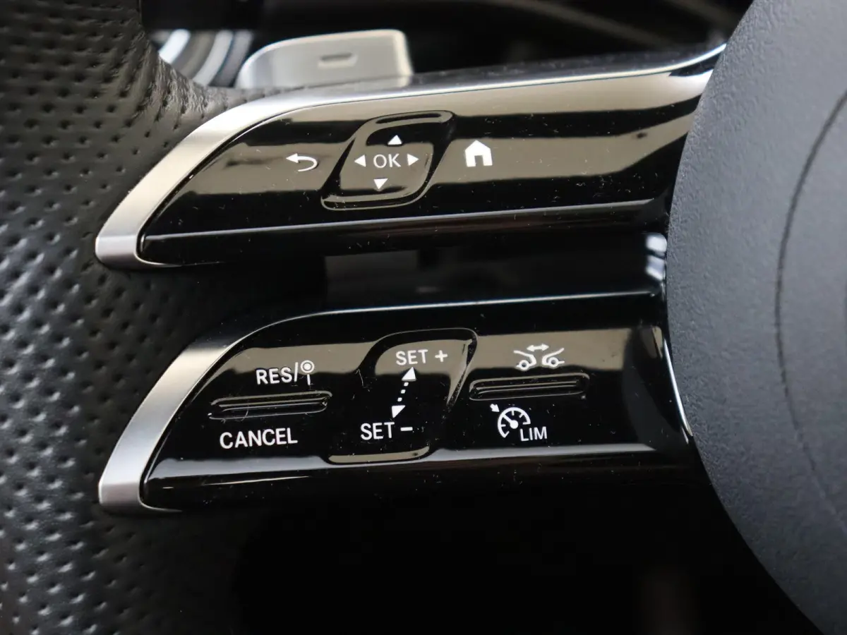 300 e Sport Edition / Panoramadak/ SUPERSCREEN/ Leder/ Stoelverwarming- & Ventilatie