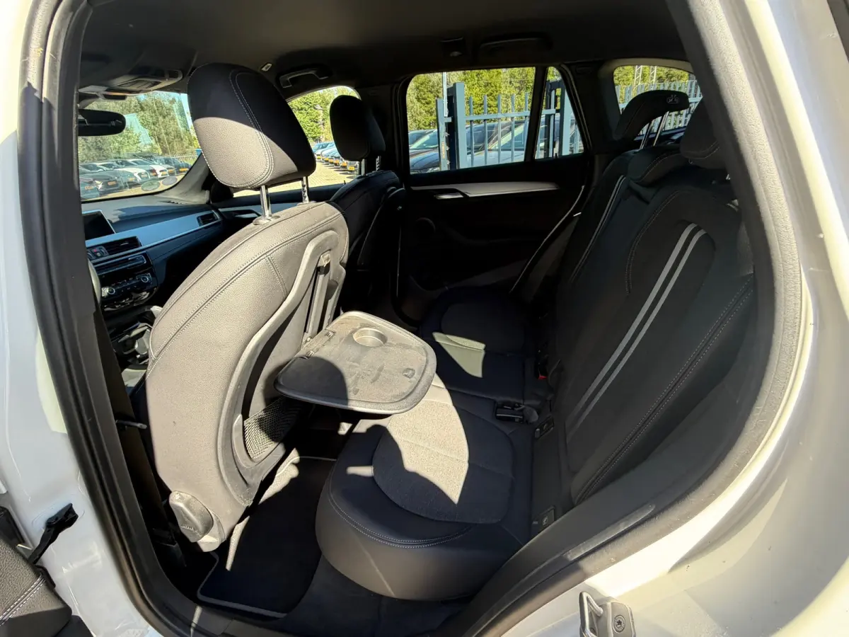 SDrive18i High Executive CAMERA CARPLAY NAV TREKHAAK