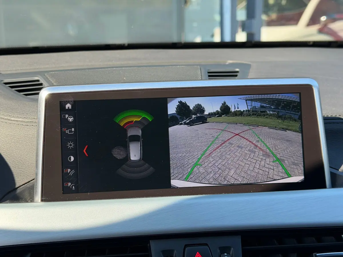 SDrive18i High Executive CAMERA CARPLAY NAV TREKHAAK