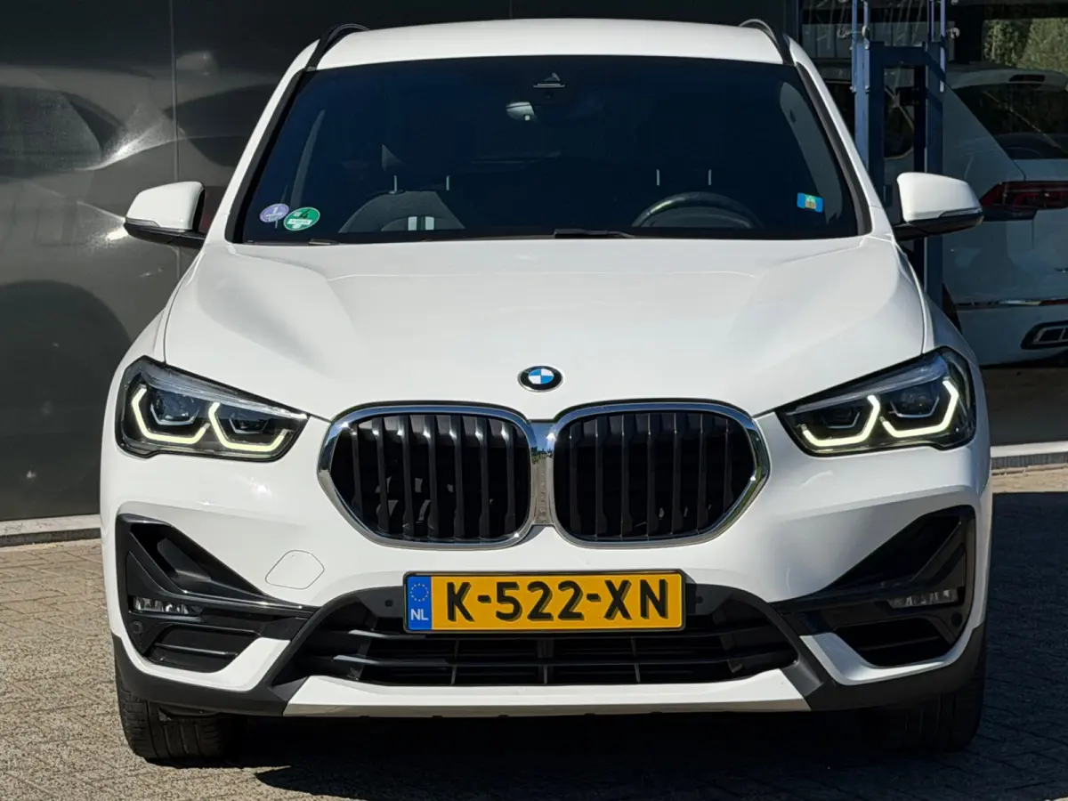 SDrive18i High Executive CAMERA CARPLAY NAV TREKHAAK