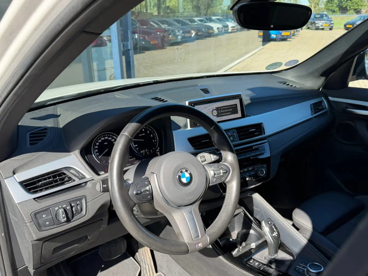 SDrive18i High Executive CAMERA CARPLAY NAV TREKHAAK