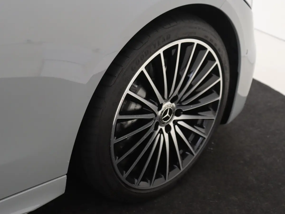 180 Star Edition / Panoramadak/ C43 AMG Look/ Night/ 19 inch/ Memory