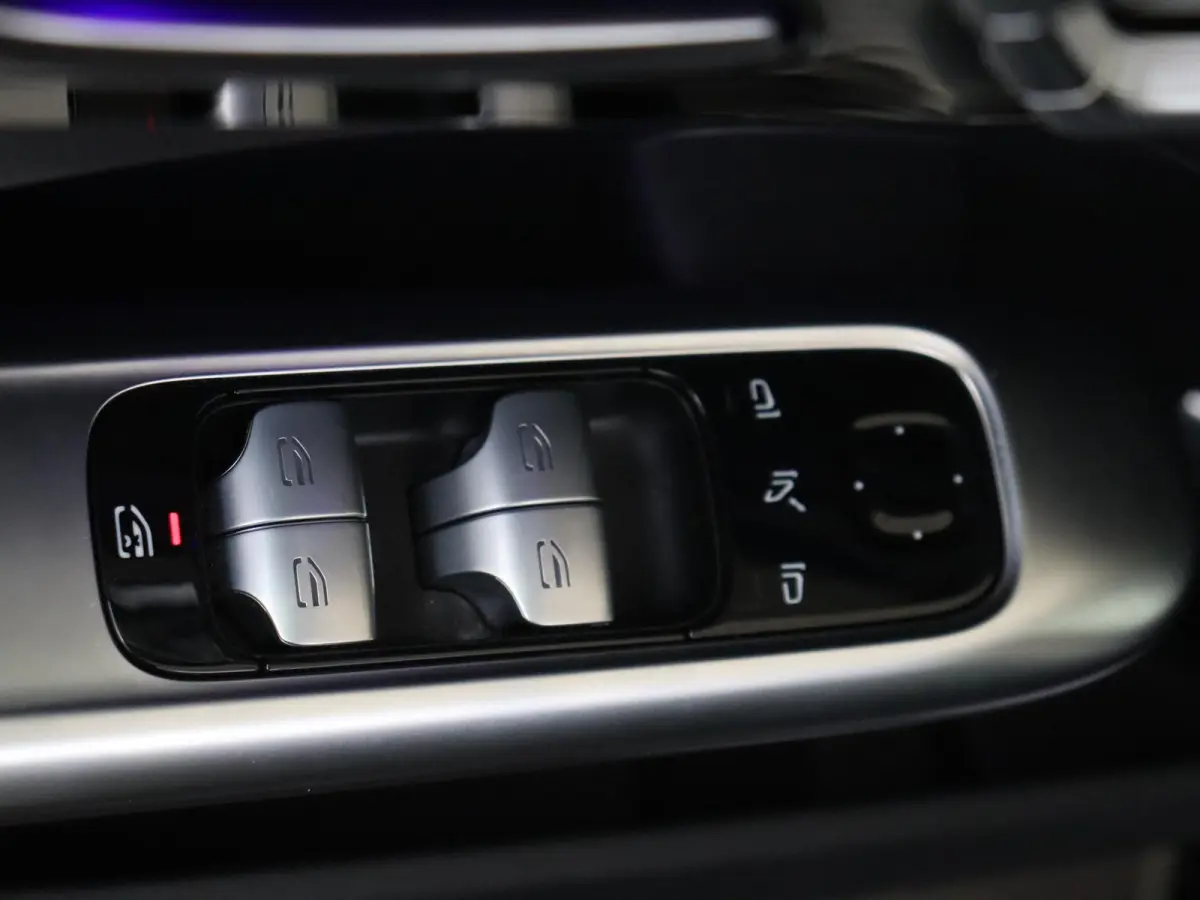 300 e AMG Line / Panoramadak/ Night/ Memory/ Digital Light