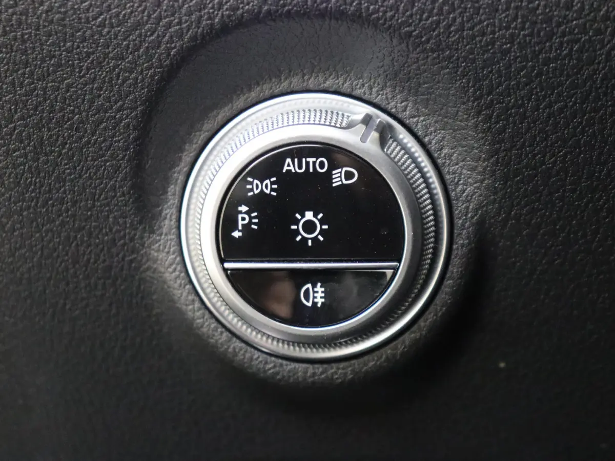 300 e AMG Line / Panoramadak/ Night/ Memory/ Digital Light
