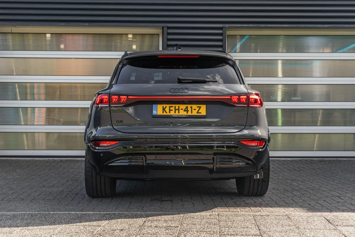 252pk S Edition 83 kWh | Panoramadak | Trekhaak | Luchtvering | 360 Camera | Leder | 21" LMV