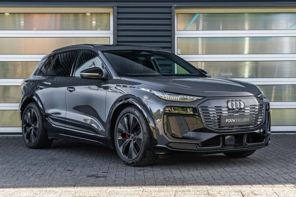 252pk S Edition 83 kWh | Panoramadak | Trekhaak | Luchtvering | 360 Camera | Leder | 21" LMV
