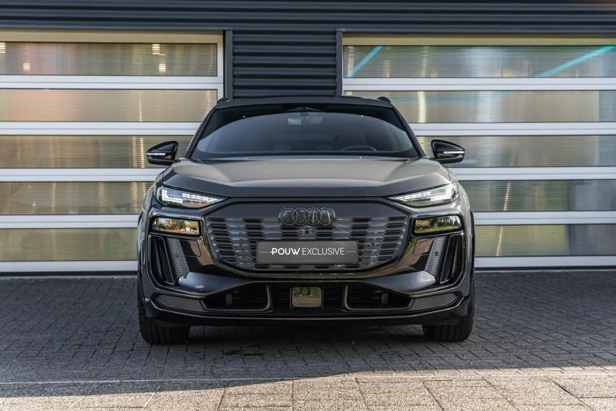 252pk S Edition 83 kWh | Panoramadak | Trekhaak | Luchtvering | 360 Camera | Leder | 21" LMV