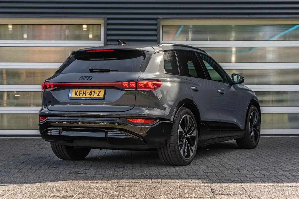 252pk S Edition 83 kWh | Panoramadak | Trekhaak | Luchtvering | 360 Camera | Leder | 21" LMV