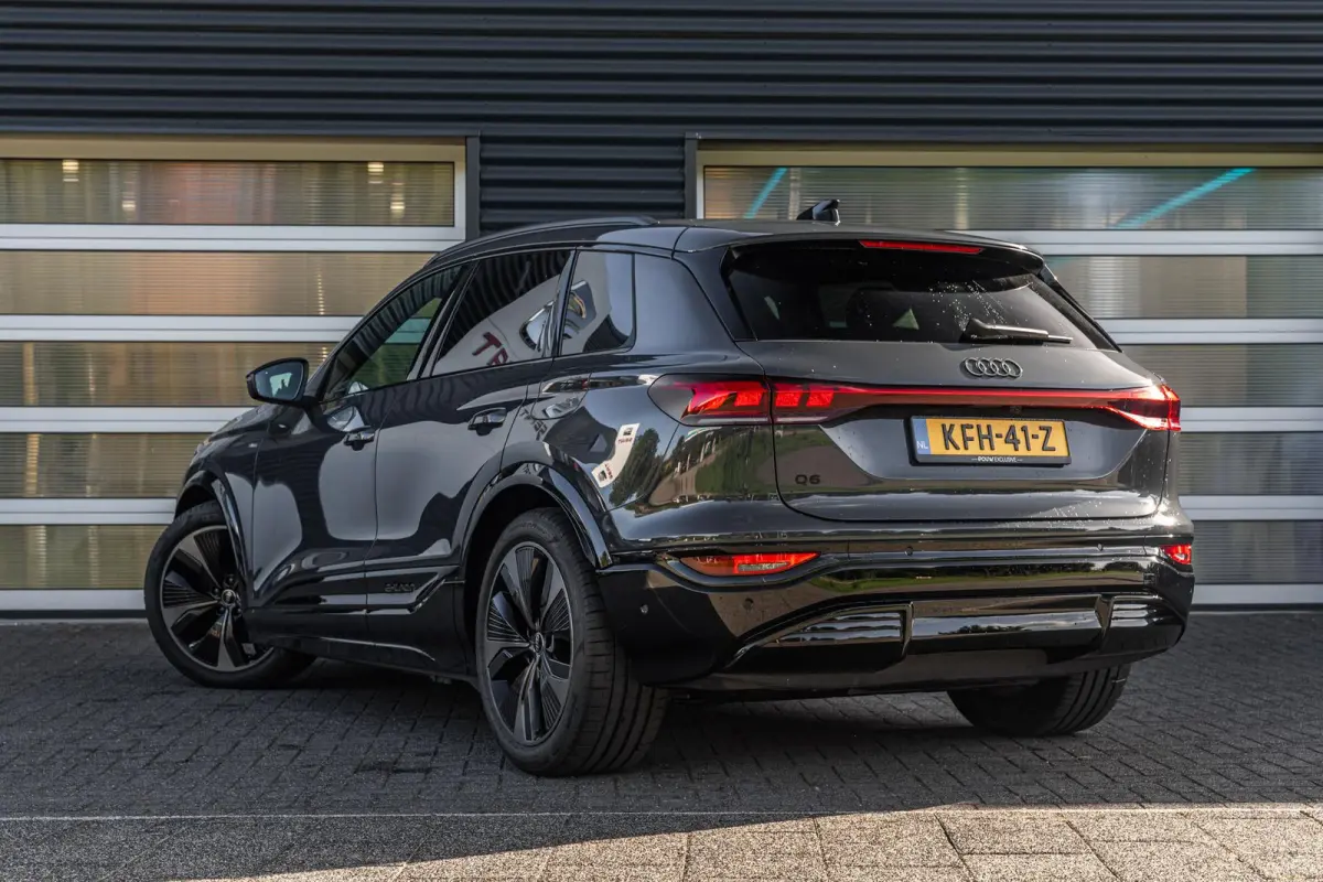 252pk S Edition 83 kWh | Panoramadak | Trekhaak | Luchtvering | 360 Camera | Leder | 21" LMV