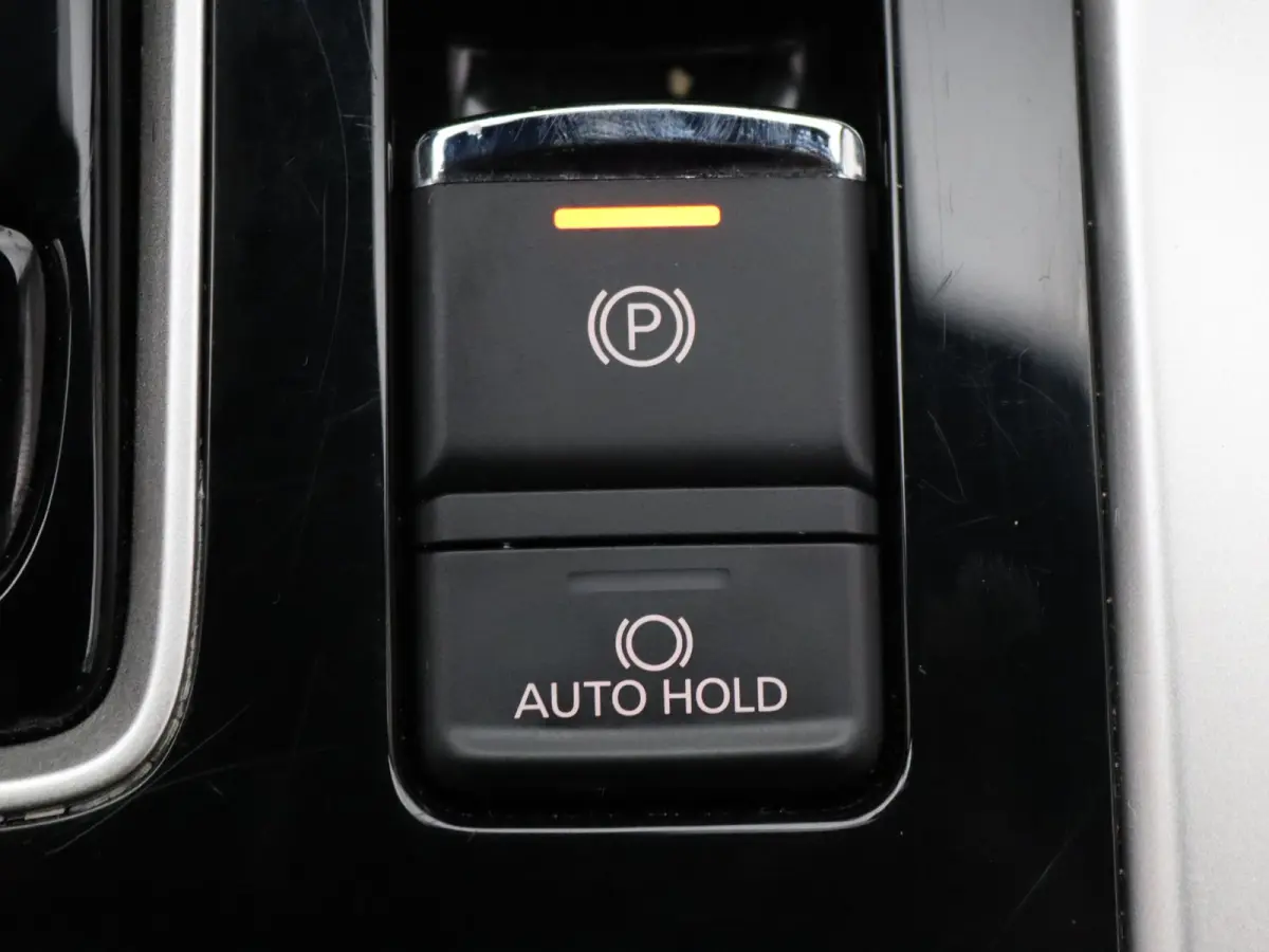 PHEV Intense+ 187pk Camera | Cruise | Navi | Parkeersens. v+a | Stoelverw.