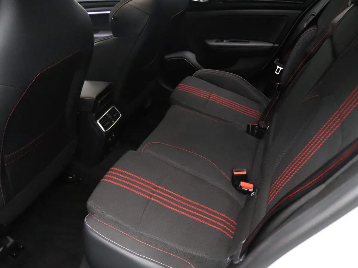 Estate Plug-In Hybrid 160pk R.S. Line Head-Up | Camera | Adapt. Cruise | Parkeersens. v+a | Stoelverw.