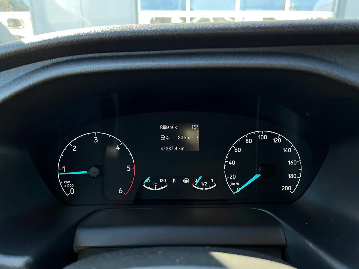 300 2.0 TDCI L2H1 Trend > Inrichting/Parkeersensoren voor en achter