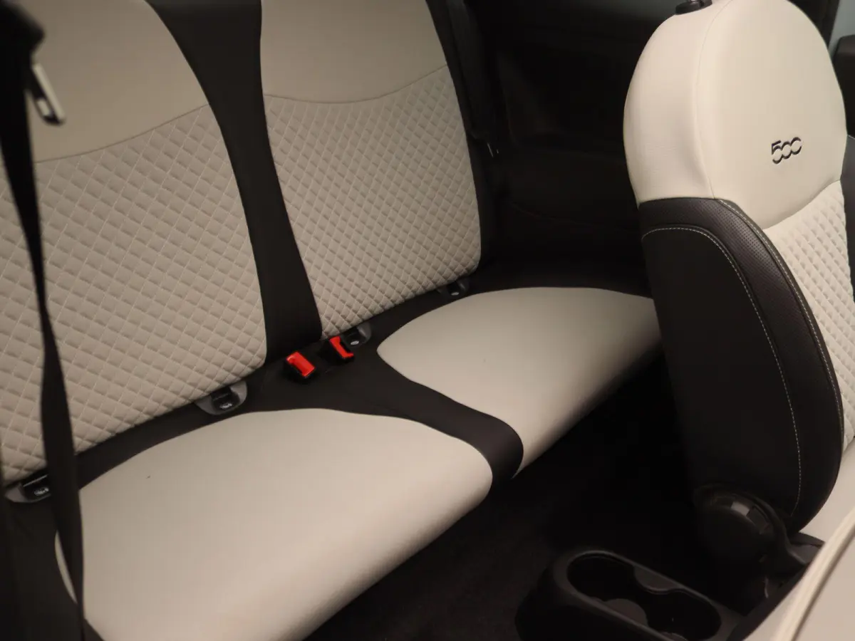 1.0 Hybrid Dolcevita | Cliimate control | Parkeersensoren | 16" Lichtmetalen velgen | Apple Carplay/Android Auto