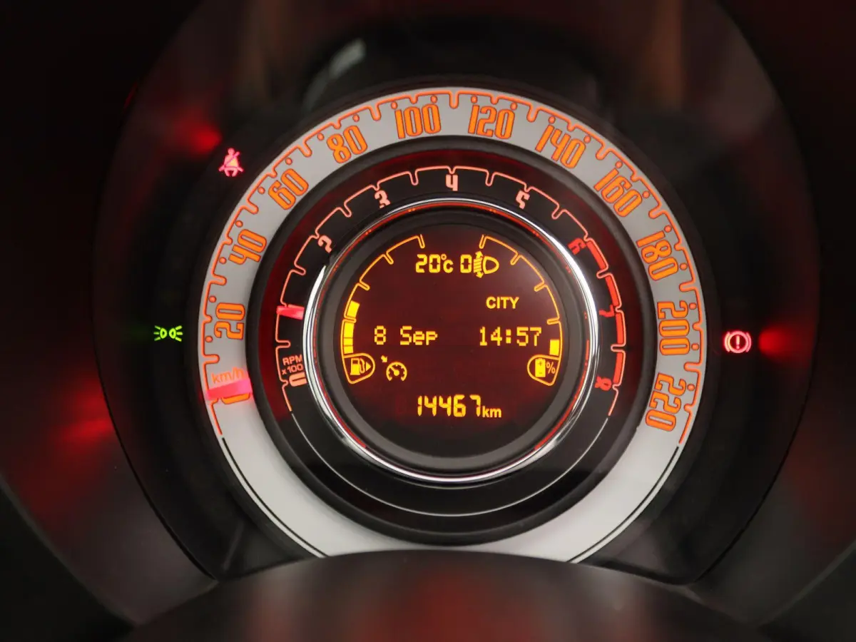 1.0 Hybrid Dolcevita | Cliimate control | Parkeersensoren | 16" Lichtmetalen velgen | Apple Carplay/Android Auto