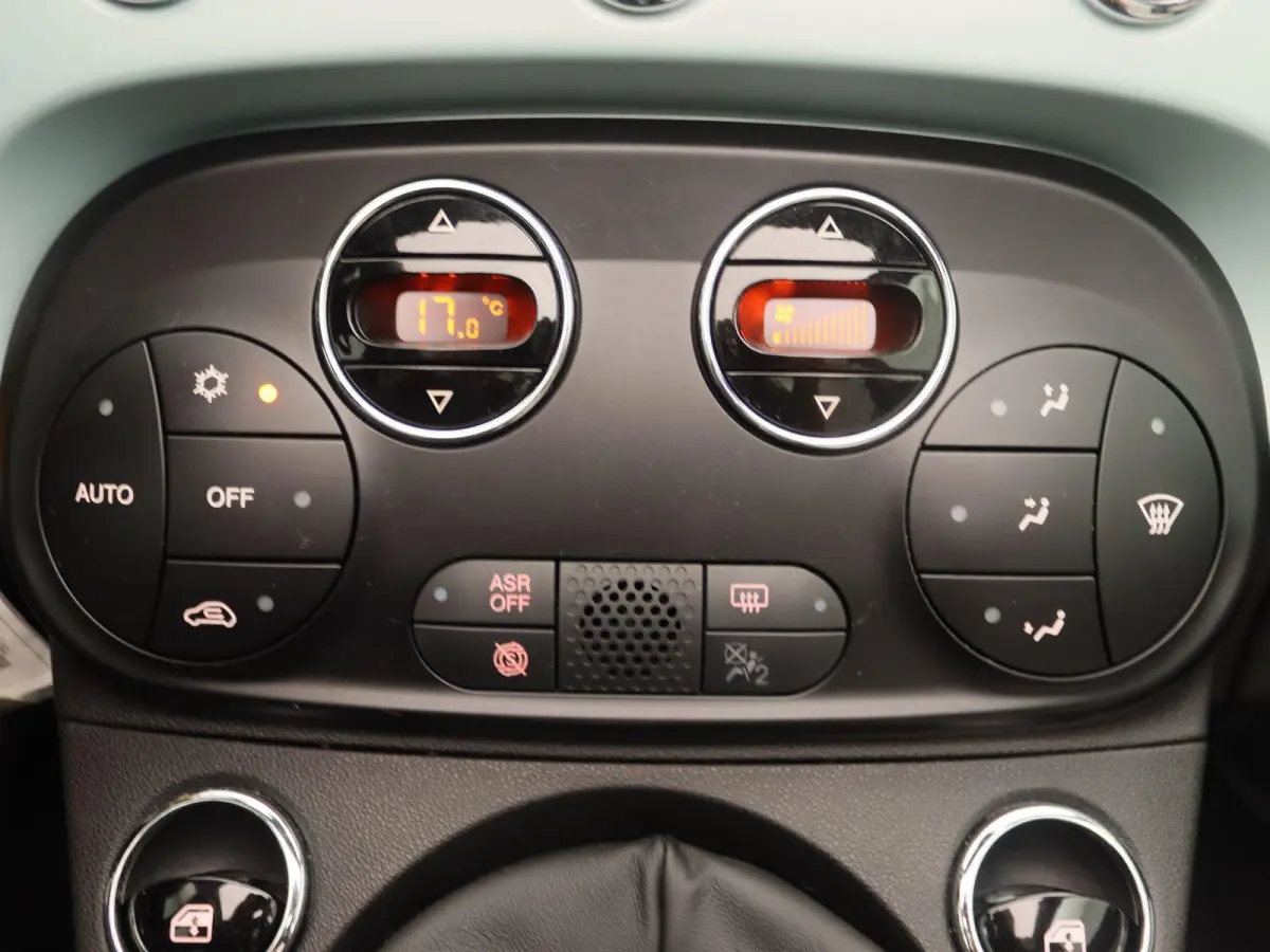 1.0 Hybrid Dolcevita | Cliimate control | Parkeersensoren | 16" Lichtmetalen velgen | Apple Carplay/Android Auto