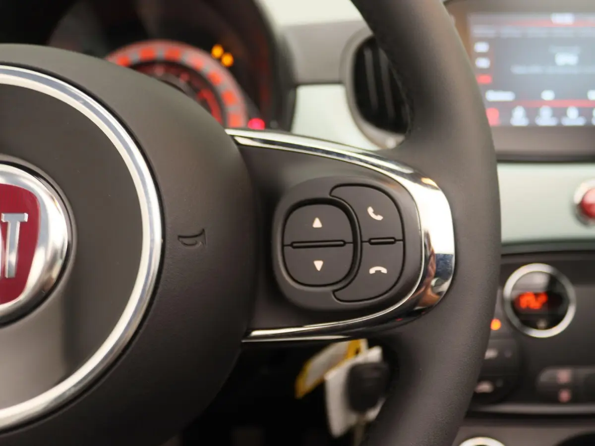 1.0 Hybrid Dolcevita | Cliimate control | Parkeersensoren | 16" Lichtmetalen velgen | Apple Carplay/Android Auto