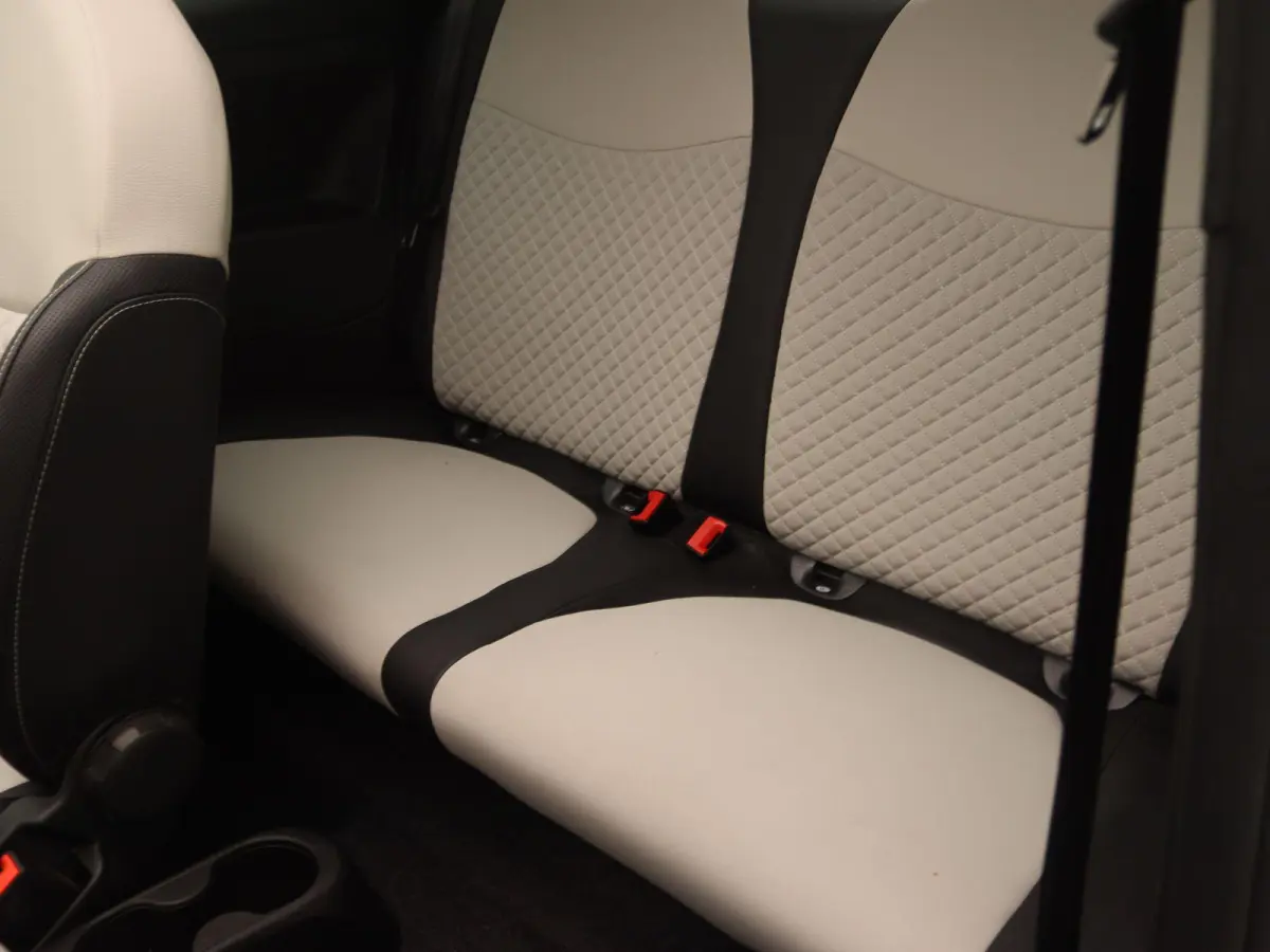 1.0 Hybrid Dolcevita | Cliimate control | Parkeersensoren | 16" Lichtmetalen velgen | Apple Carplay/Android Auto