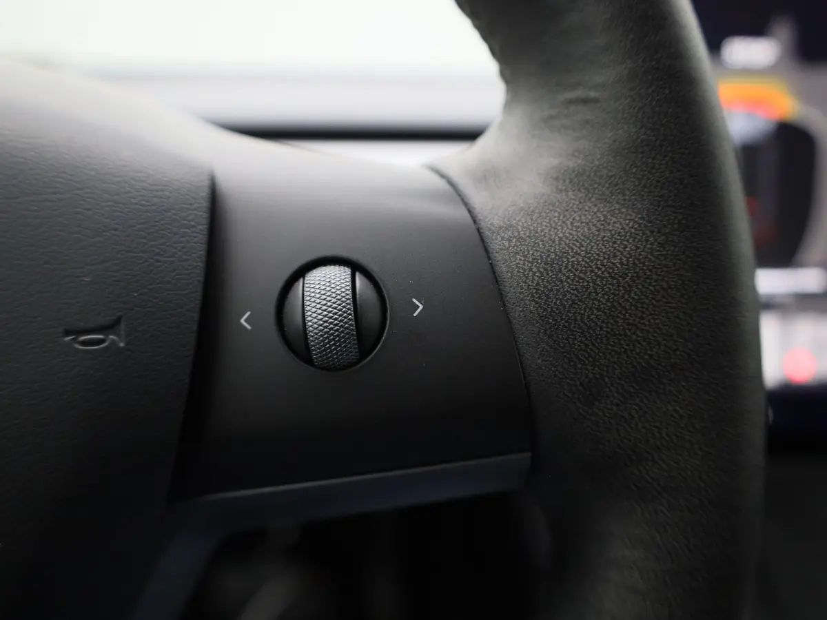Long Range AWD 75 kWh | PANORAMADAK | APPLE CARPLAY | ANDROID AUTO | ACHTERUITRIJCAMERA | PARKEERSENSOREN | ELEKTRISCHE STOELEN | NAVGATIE | LED VERLICHTING | LICHTMETALEN VELGEN |