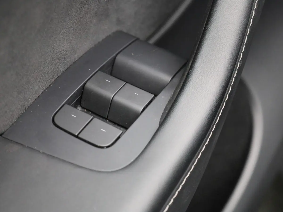 Long Range AWD 75 kWh | PANORAMADAK | APPLE CARPLAY | ANDROID AUTO | ACHTERUITRIJCAMERA | PARKEERSENSOREN | ELEKTRISCHE STOELEN | NAVGATIE | LED VERLICHTING | LICHTMETALEN VELGEN |