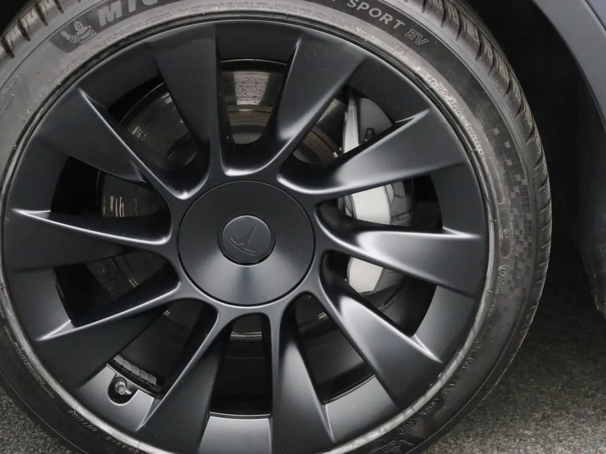Long Range AWD 75 kWh | PANORAMADAK | APPLE CARPLAY | ANDROID AUTO | ACHTERUITRIJCAMERA | PARKEERSENSOREN | ELEKTRISCHE STOELEN | NAVGATIE | LED VERLICHTING | LICHTMETALEN VELGEN |
