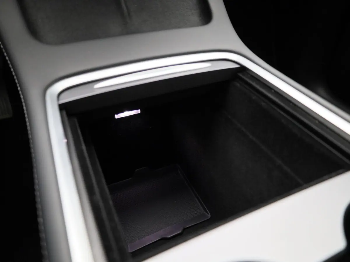 Long Range AWD 75 kWh | PANORAMADAK | APPLE CARPLAY | ANDROID AUTO | ACHTERUITRIJCAMERA | PARKEERSENSOREN | ELEKTRISCHE STOELEN | NAVGATIE | LED VERLICHTING | LICHTMETALEN VELGEN |