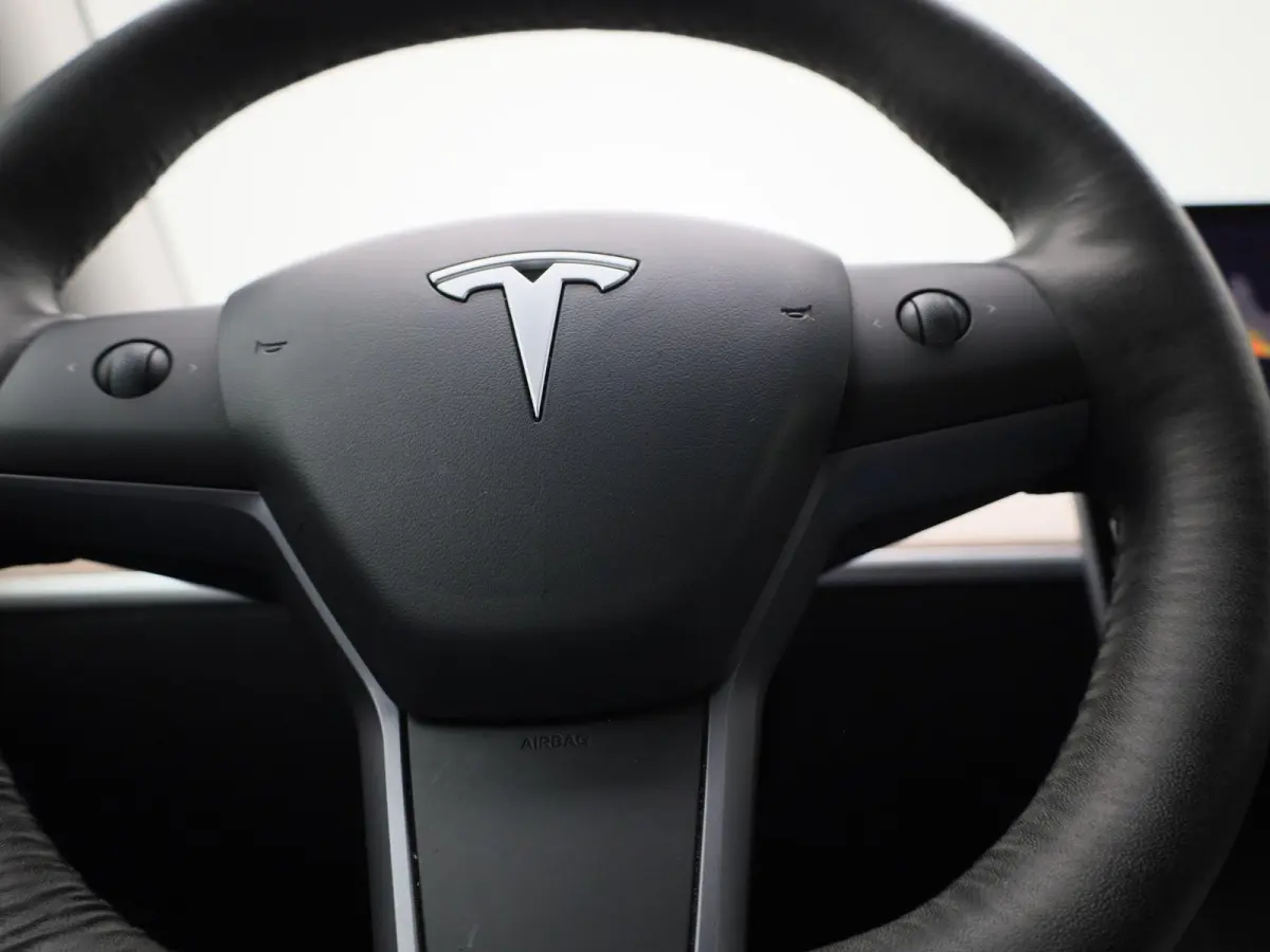 Long Range AWD 75 kWh | PANORAMADAK | APPLE CARPLAY | ANDROID AUTO | ACHTERUITRIJCAMERA | PARKEERSENSOREN | ELEKTRISCHE STOELEN | NAVGATIE | LED VERLICHTING | LICHTMETALEN VELGEN |