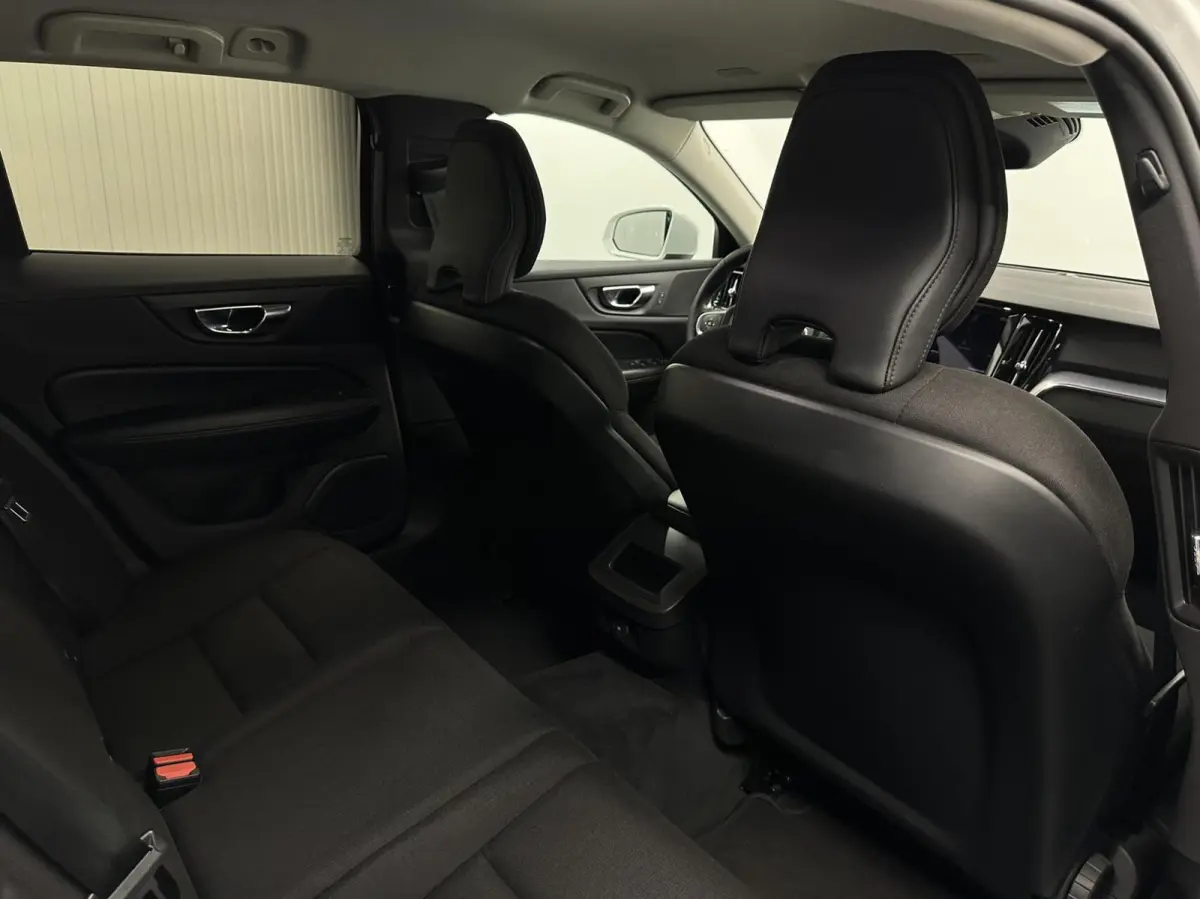 2.0 B3 Momentum Advantage TREKHAAK CARPLAY NAVI ADAPTIEF CRUISE CAMERA.