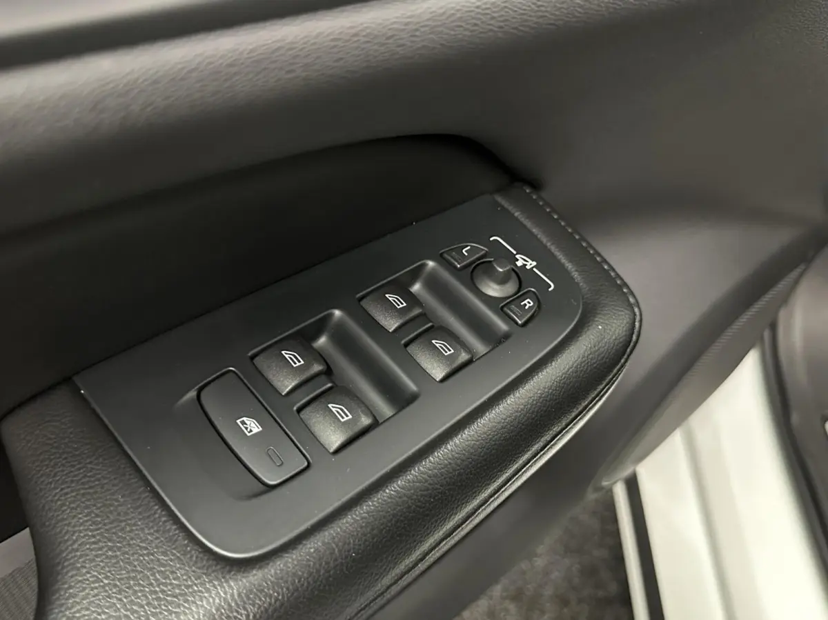 2.0 B3 Momentum Advantage TREKHAAK CARPLAY NAVI ADAPTIEF CRUISE CAMERA.
