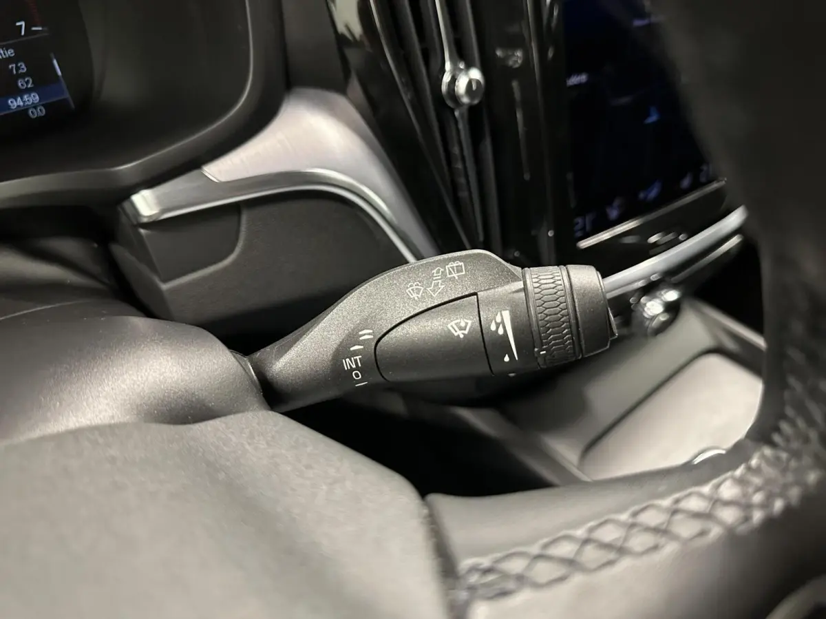2.0 B3 Momentum Advantage TREKHAAK CARPLAY NAVI ADAPTIEF CRUISE CAMERA.