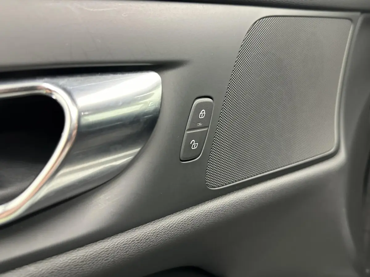 2.0 B3 Momentum Advantage TREKHAAK CARPLAY NAVI ADAPTIEF CRUISE CAMERA.