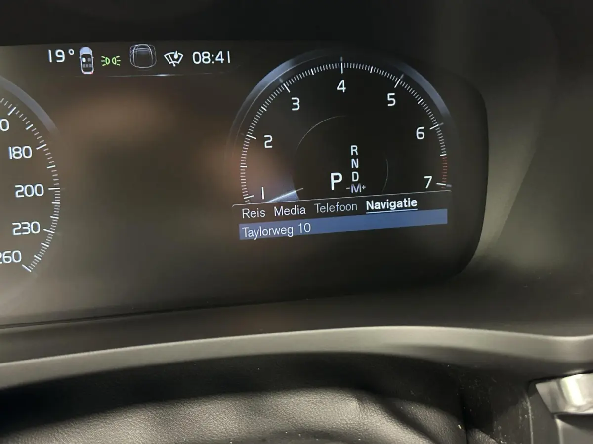 2.0 B3 Momentum Advantage TREKHAAK CARPLAY NAVI ADAPTIEF CRUISE CAMERA.