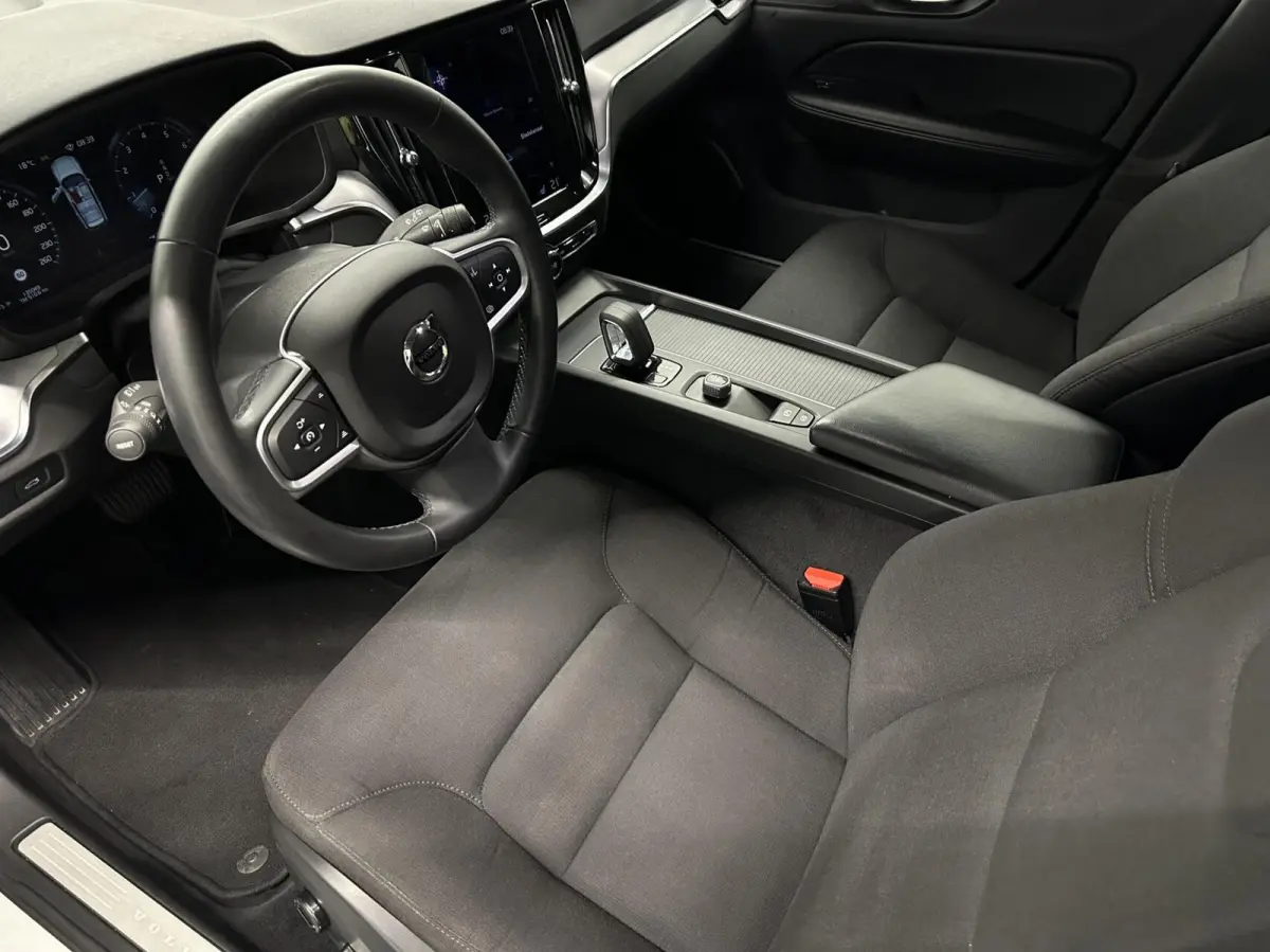 2.0 B3 Momentum Advantage TREKHAAK CARPLAY NAVI ADAPTIEF CRUISE CAMERA.
