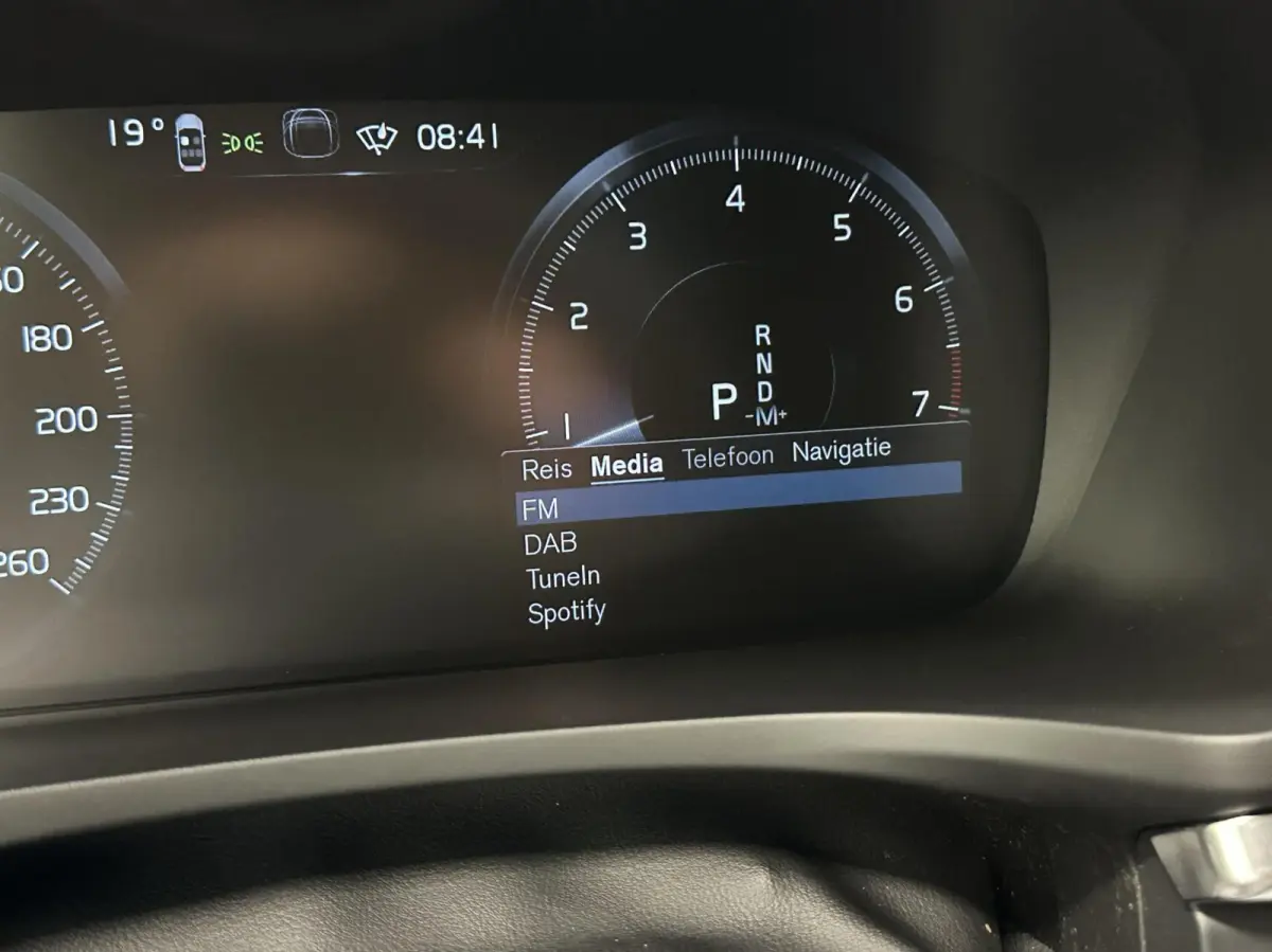 2.0 B3 Momentum Advantage TREKHAAK CARPLAY NAVI ADAPTIEF CRUISE CAMERA.