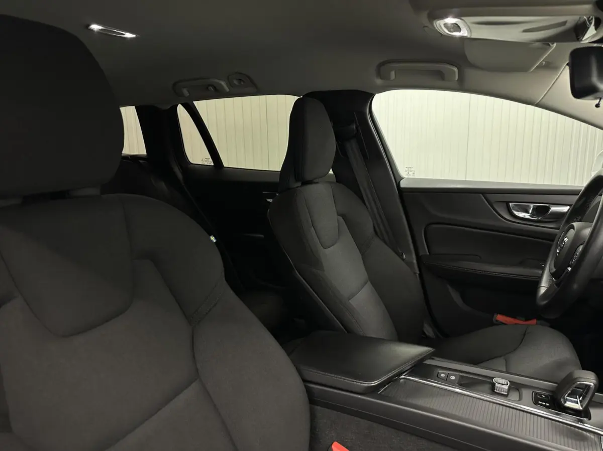 2.0 B3 Momentum Advantage TREKHAAK CARPLAY NAVI ADAPTIEF CRUISE CAMERA.