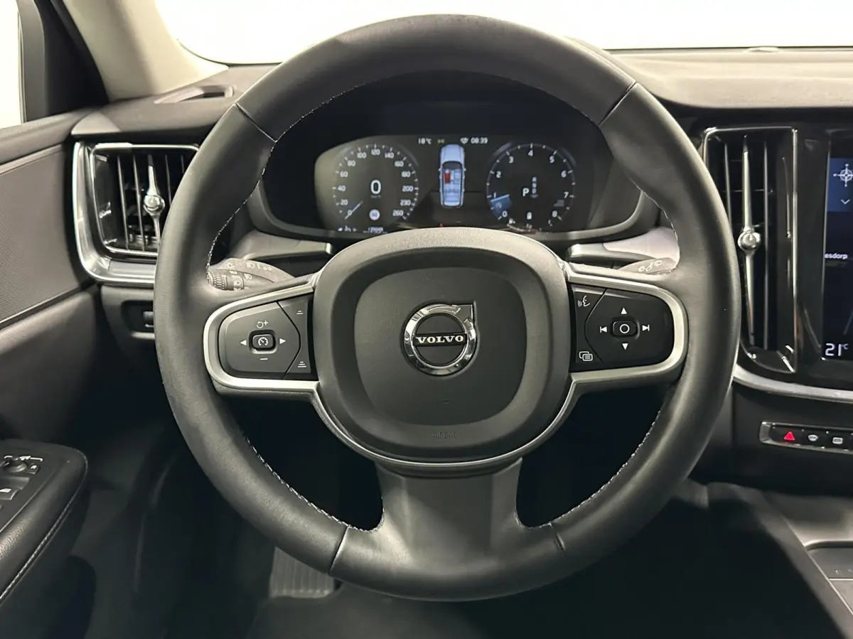 2.0 B3 Momentum Advantage TREKHAAK CARPLAY NAVI ADAPTIEF CRUISE CAMERA.