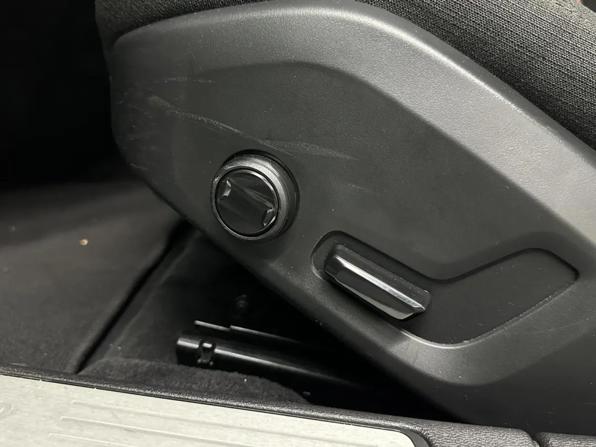 2.0 B3 Momentum Advantage TREKHAAK CARPLAY NAVI ADAPTIEF CRUISE CAMERA.