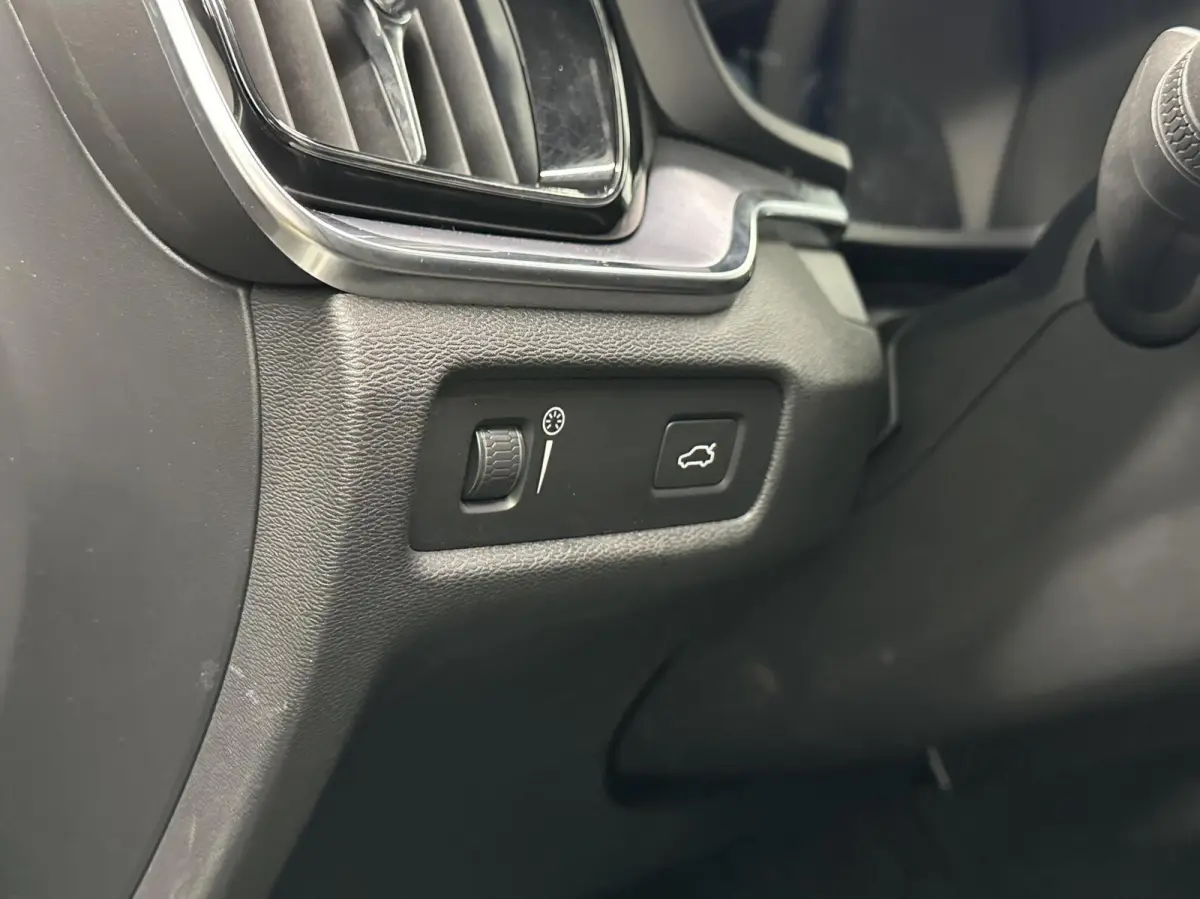 2.0 B3 Momentum Advantage TREKHAAK CARPLAY NAVI ADAPTIEF CRUISE CAMERA.